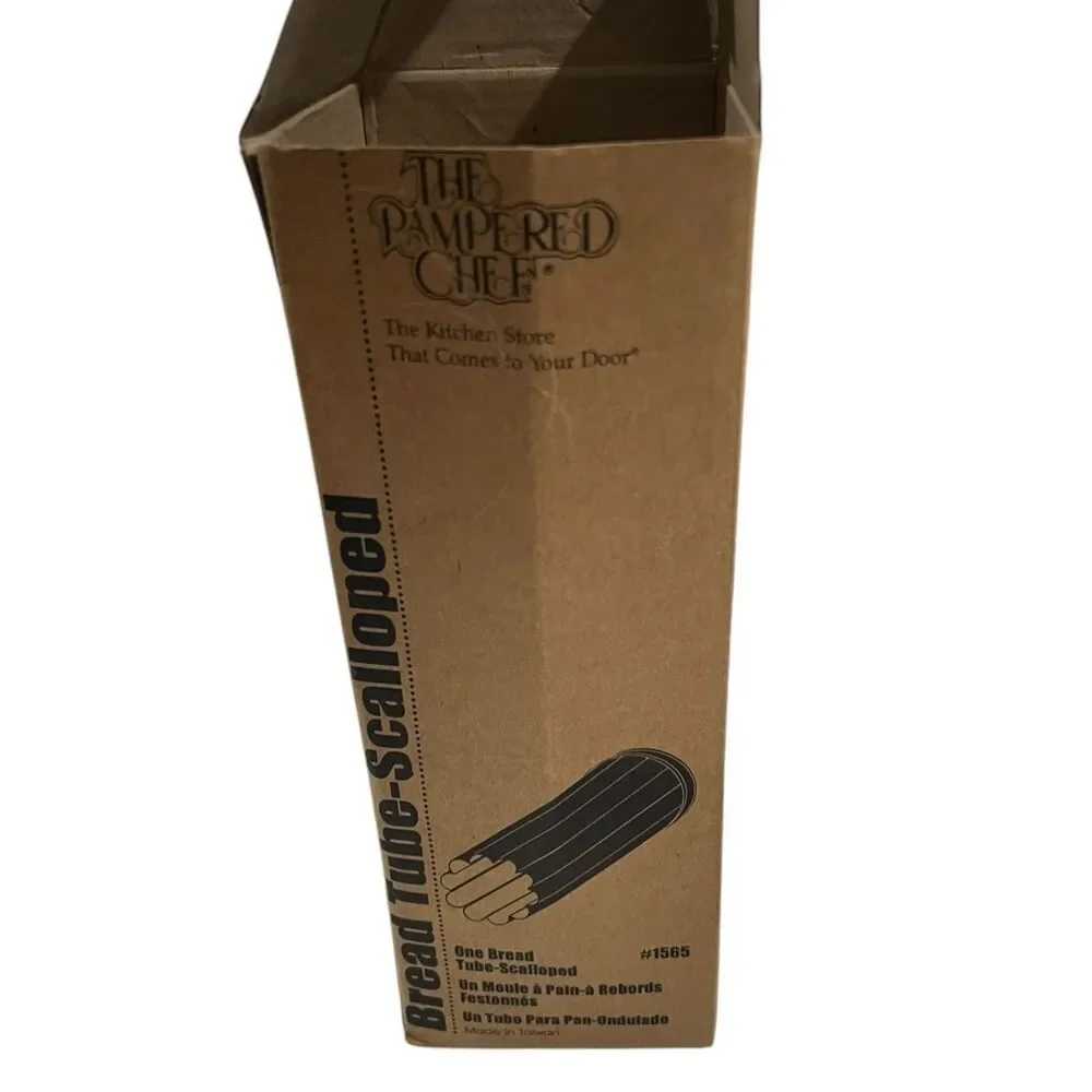 New! The Pampered Chef Scalloped Bread Tube‎